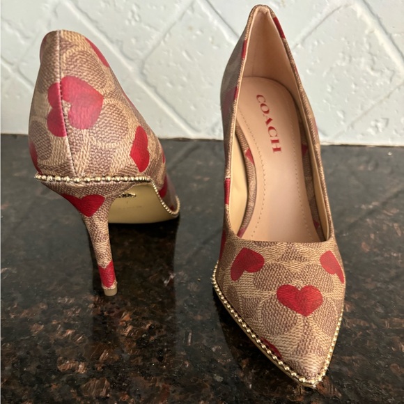 NWOT Coach Waverly Pump Heels With Coated Canvas Heart Print - Picture 5 of 11